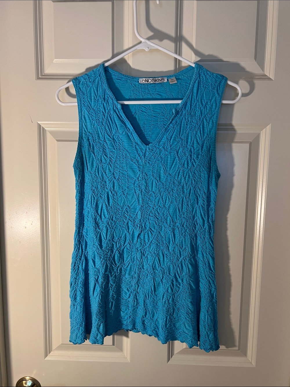 SNO SKINS Bright Turquoise V-Neck Sleeveless Tank